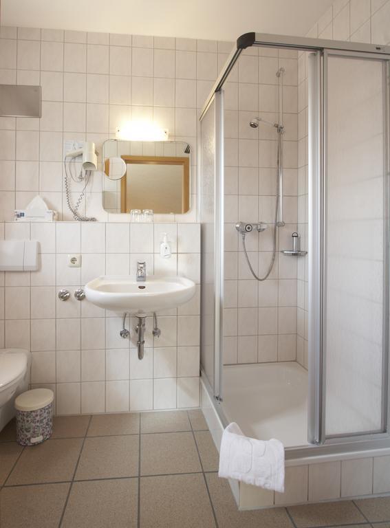 Hotel Company Cölbe Exteriör bild