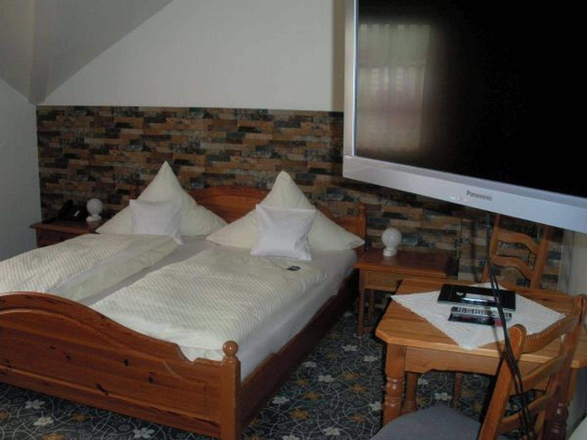 Hotel Company Cölbe Exteriör bild