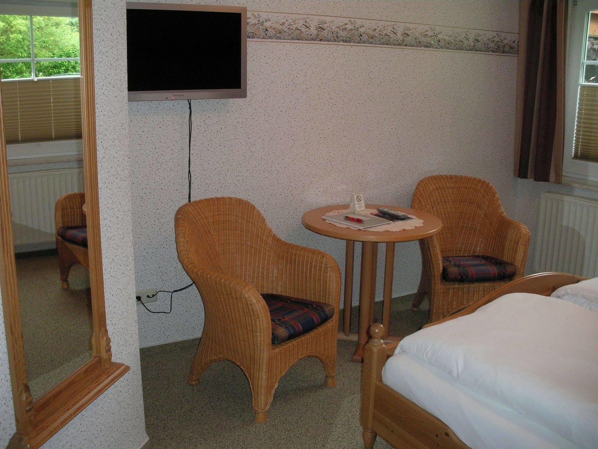 Hotel Company Cölbe Exteriör bild