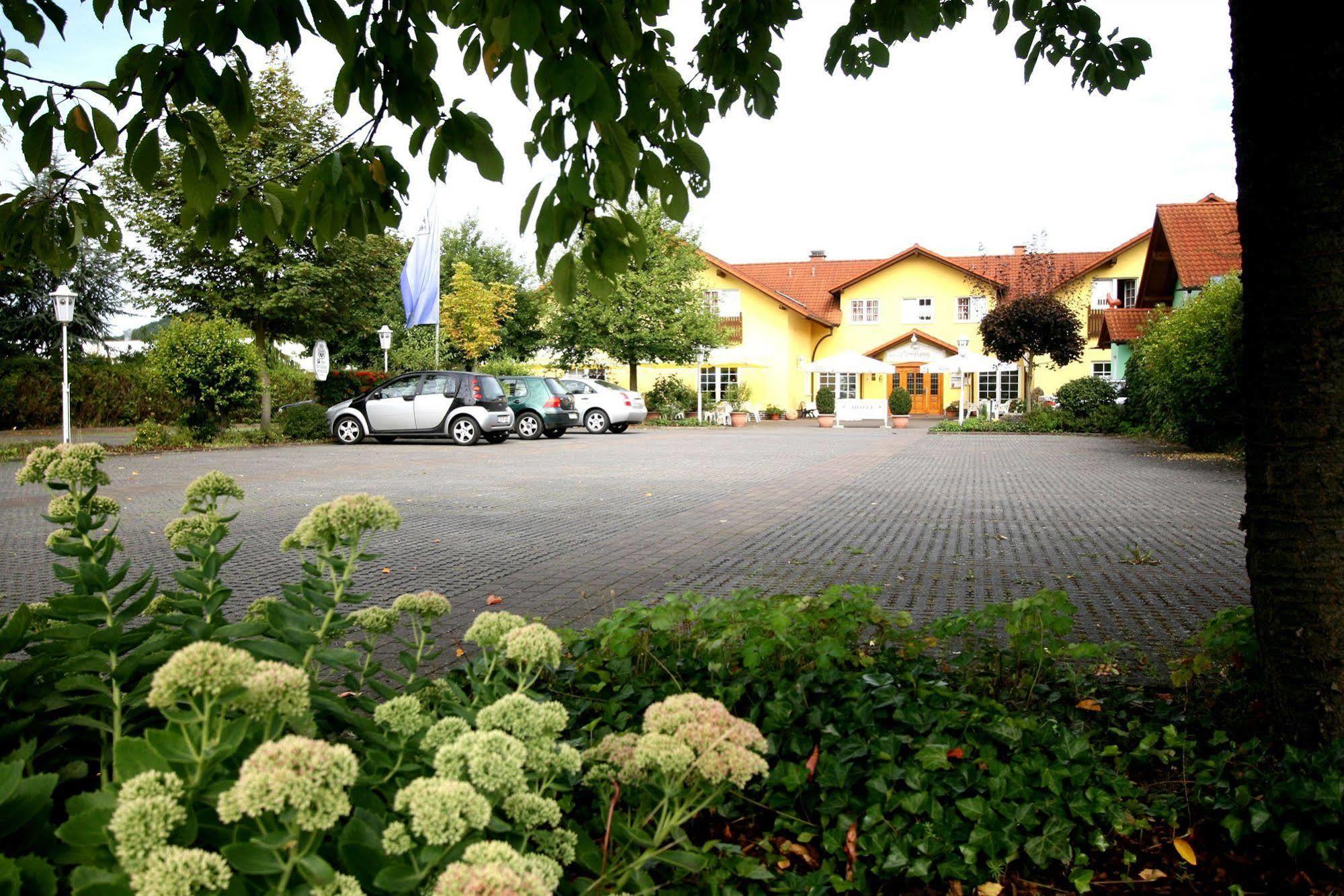 Hotel Company Cölbe Exteriör bild