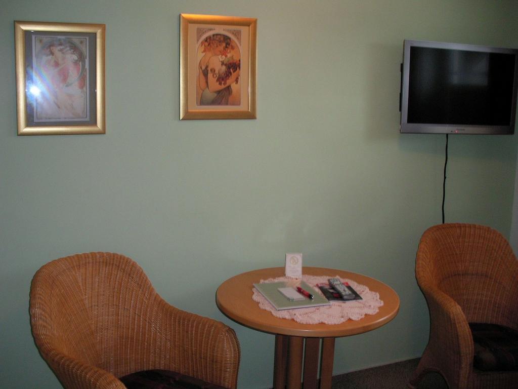 Hotel Company Cölbe Exteriör bild